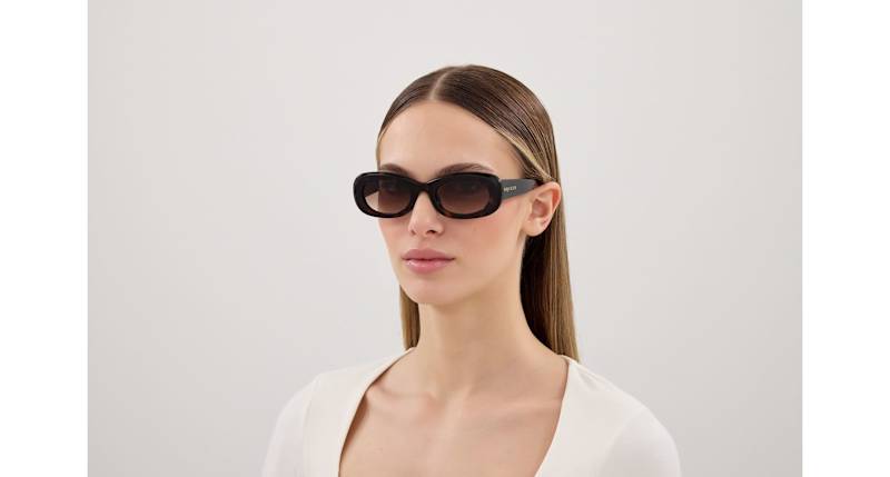 Alexander McQueen AM 0527S 002